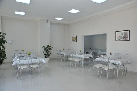 Azərbaycanın birinci xanımı kimsəsiz məzunlar üçün Masazırda tikilmiş binanın açılışında iştirak edib