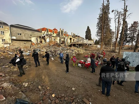 Foreign journalists visit sites of rocket attacks in Ganja