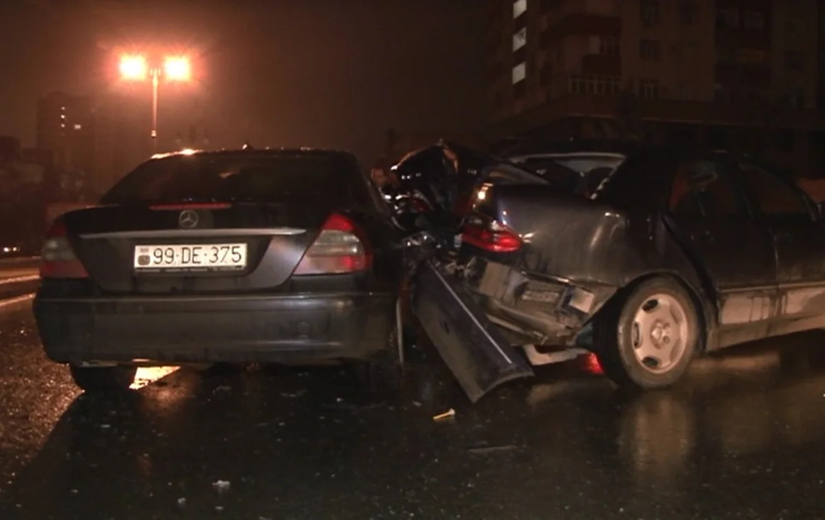 Bakıda sərxoş sürücü qəza törədib - FOTO