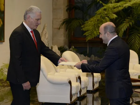 Azərbaycan səfiri etimadnaməsini Kuba Prezidentinə təqdim edib