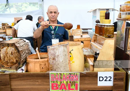 Bakıda alıcı gözləyən bal yarmarkasından - REPORTAJ