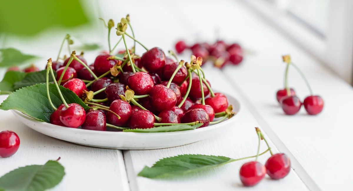 Azerbaijan resumes cherry imports from two countries