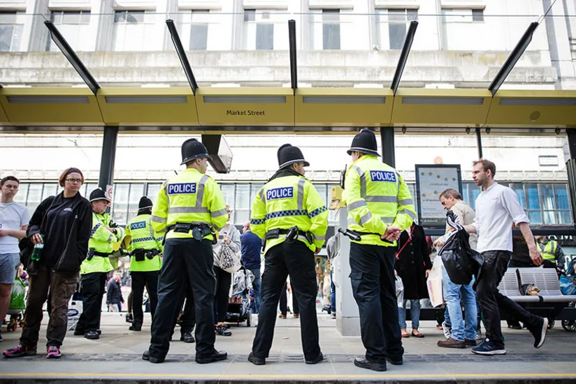 Несколько сотен фанатов эвакуировали со стадиона перед матчем ЛЧ в Манчестере