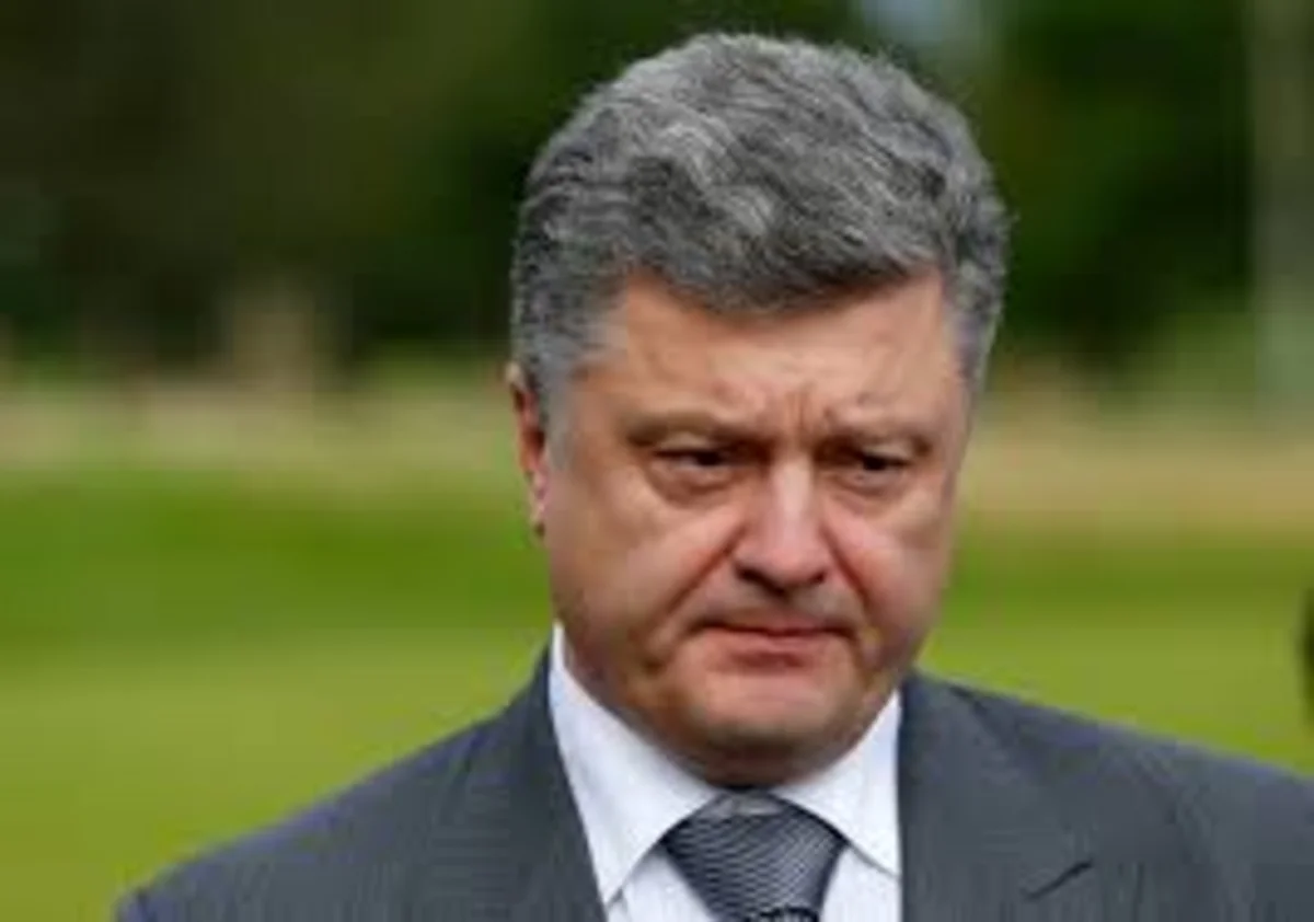 Порошенко в Париже призвал продлить санкции в отношении России