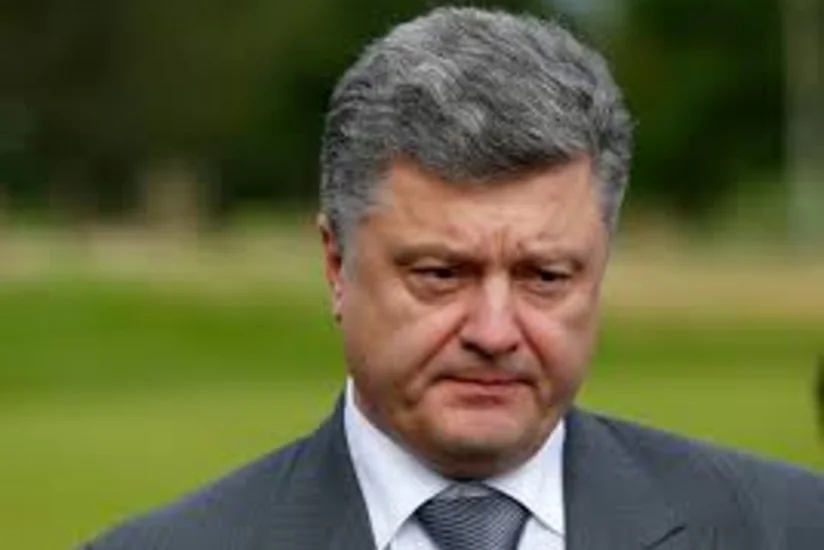 Порошенко в Париже призвал продлить санкции в отношении России
