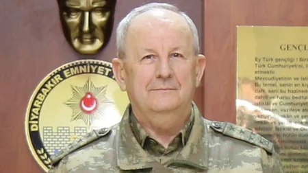 Türkiyədə xüsusi əməliyyatlar keçirilir, 34 general tutulub - YENİLƏNİB - SİYAHI