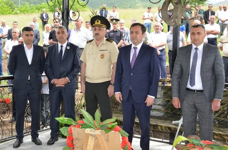 Şəhidin ad günü məzarı yanında qeyd olunub