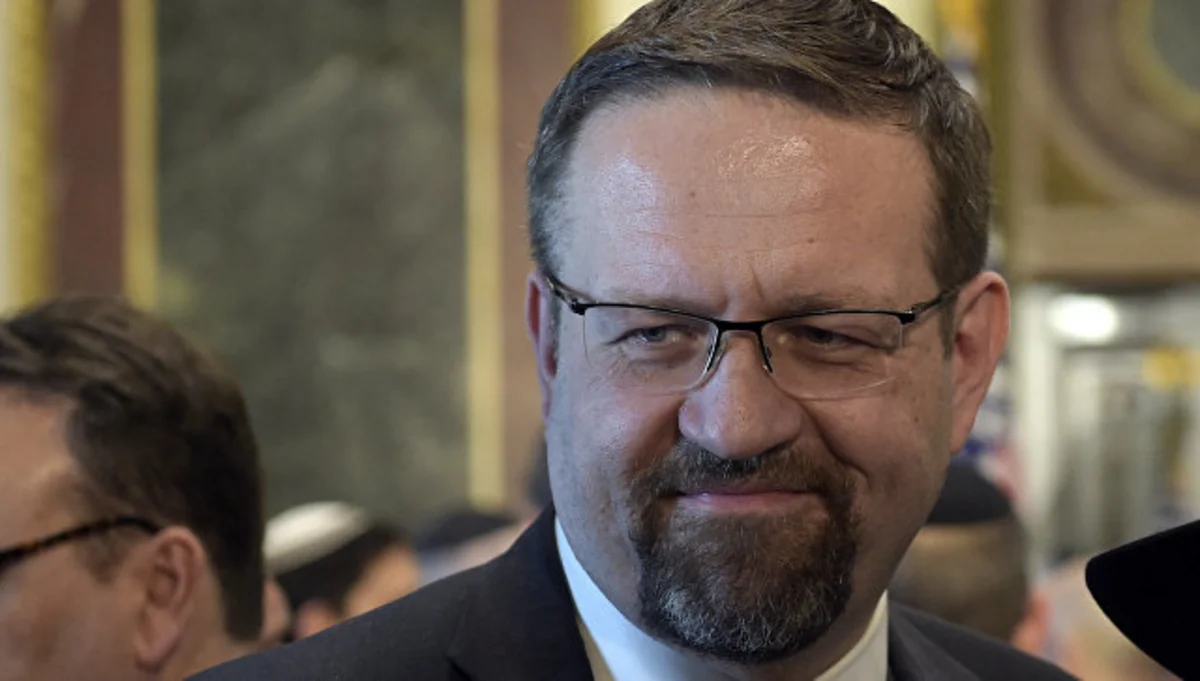 Donald Trampın daha bir müşaviri istefa verib