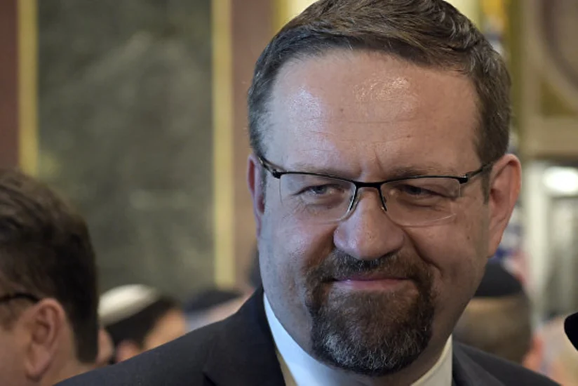 Donald Trampın daha bir müşaviri istefa verib