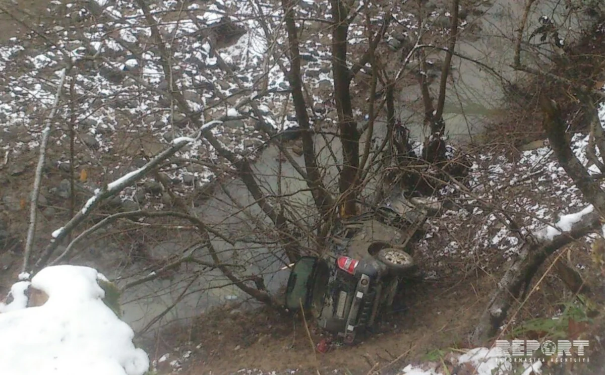 Lerikdə avtomobil dərəyə aşıb, 5 nəfər yaralanıb - YENİLƏNİB