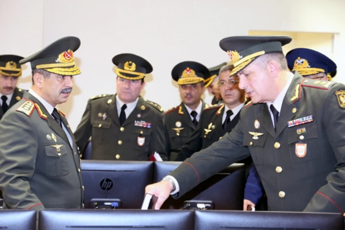 ​Azərbaycanın müdafiə naziri Hərb Oyunları Mərkəzində olub