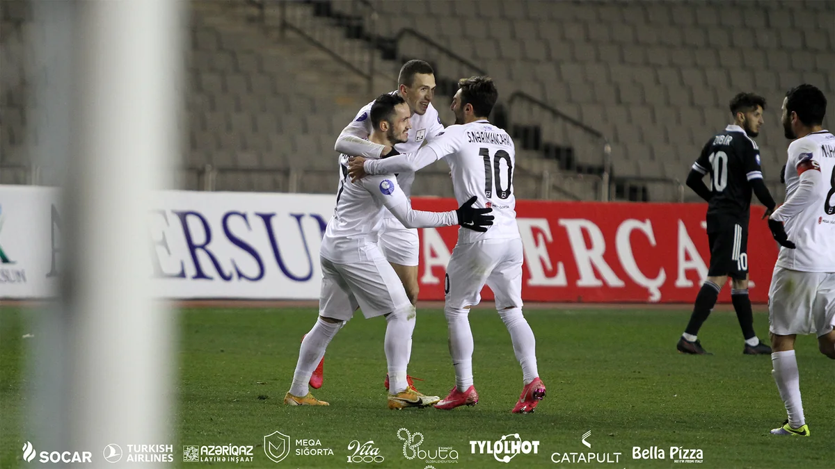 «Нефтчи», играя восьмером, одолел «Карабах»