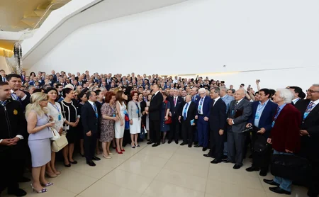 Prezident İlham Əliyev: “Xaricdə yaşayan azərbaycanlıların taleyi ilə həmişə maraqlanırıq” - YENİLƏNİB