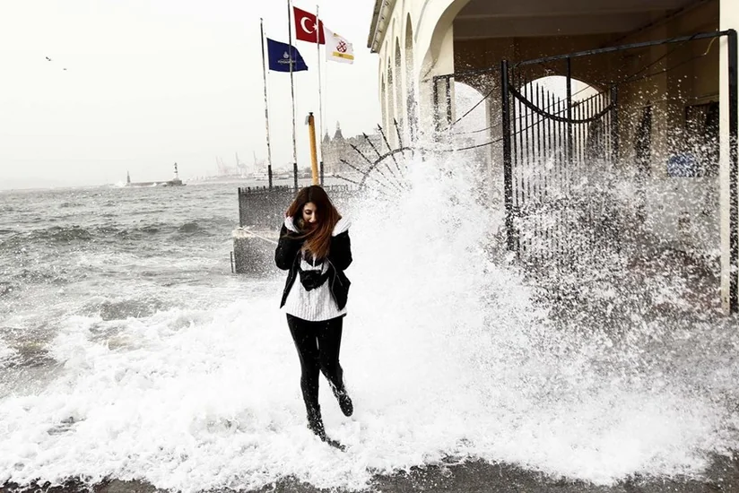 Türkiyədə güclü fırtına nəticəsində 5 nəfər ölüb, 110 nəfər yaralanıb