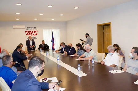 Jurnalistlər xarici media qurumları və beynəlxalq təşkilatlara müraciət qəbul edib