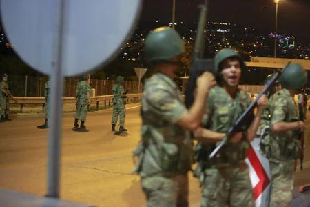 Türkiyədə ötən gecə yaşananlar - FOTOREPORTAJ