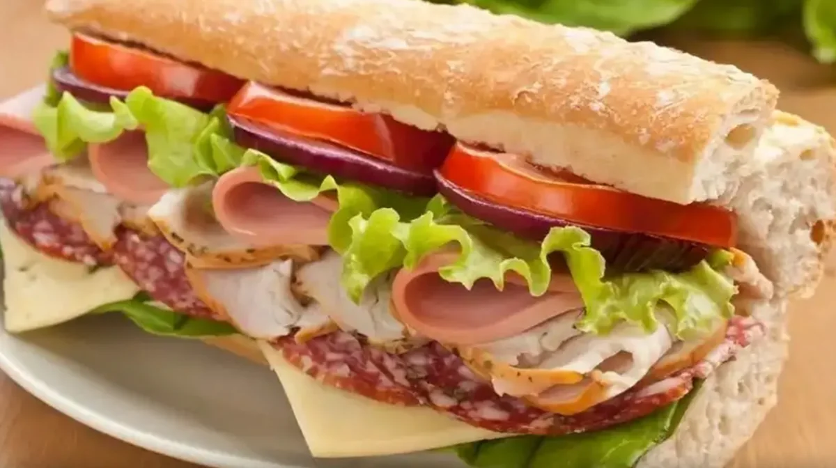 Hundreds ill after eating bánh mì in Vietnam