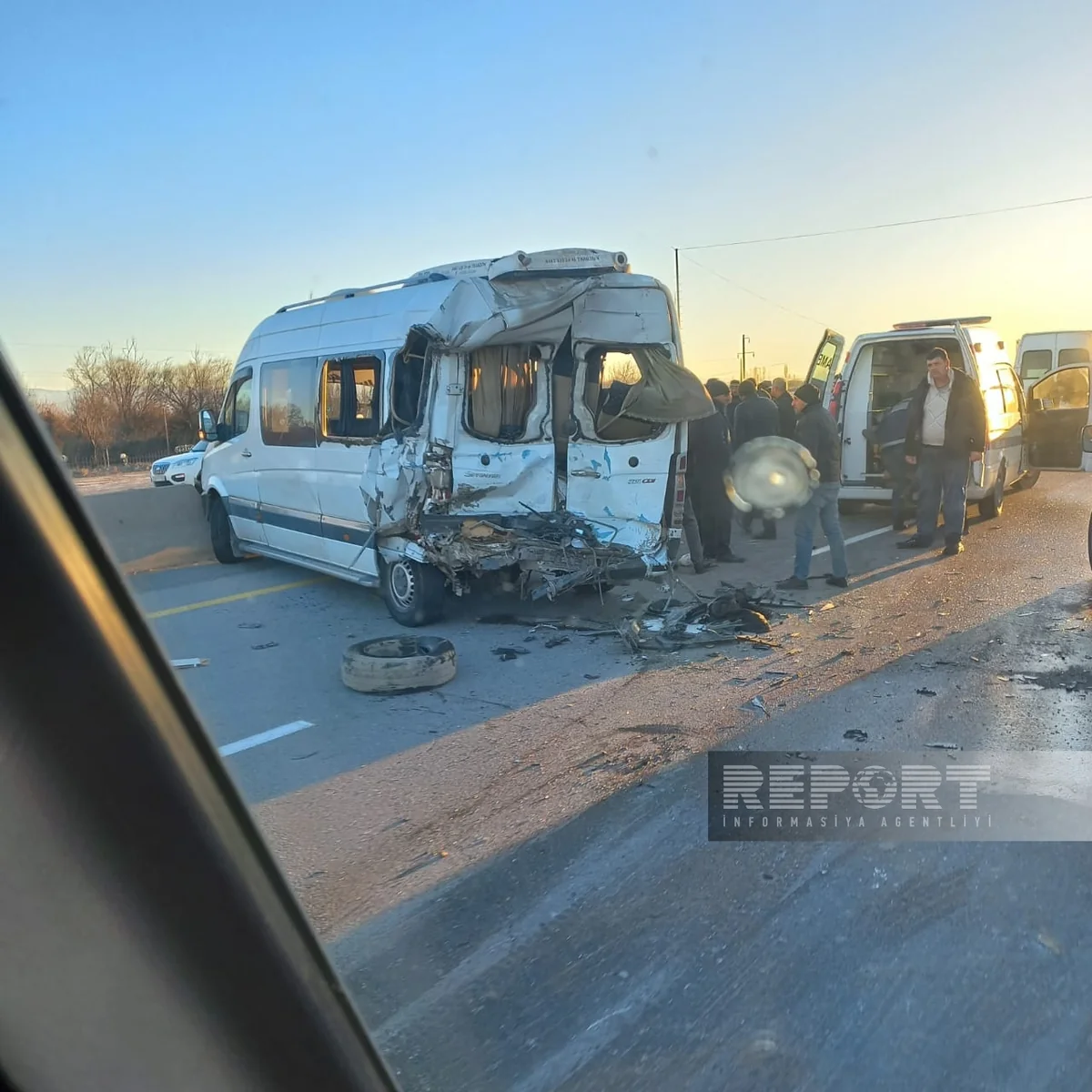 Ucarda mikroavtobus TIR-la toqquşub, ölən və yaralananlar var - YENİLƏNİB