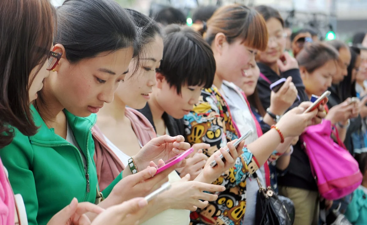 Internet users in China exceed 989 million