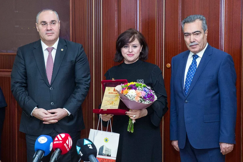 Dövlət Gömrük Komitəsi “Report”un əməkdaşını mükafatlandırıb