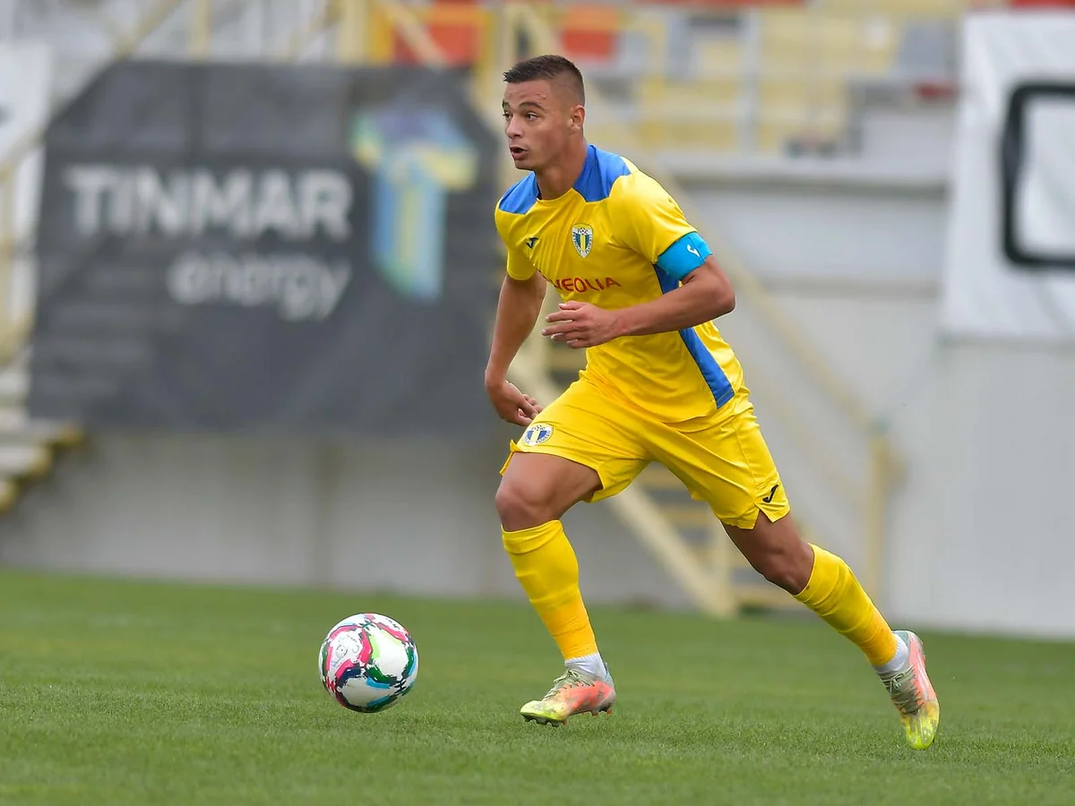 “Qarabağ”ın rəqibi rumıniyalı futbolçunu transfer edir