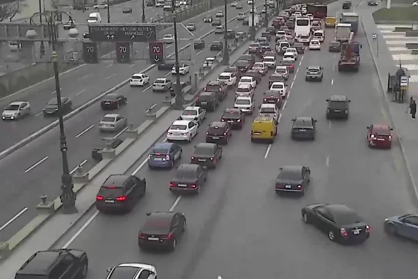 Bakının bir sıra yollarında tıxac var - SİYAHI