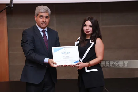 Dövlət Komitəsi Reportun əməkdaşını mükafatlandırıb