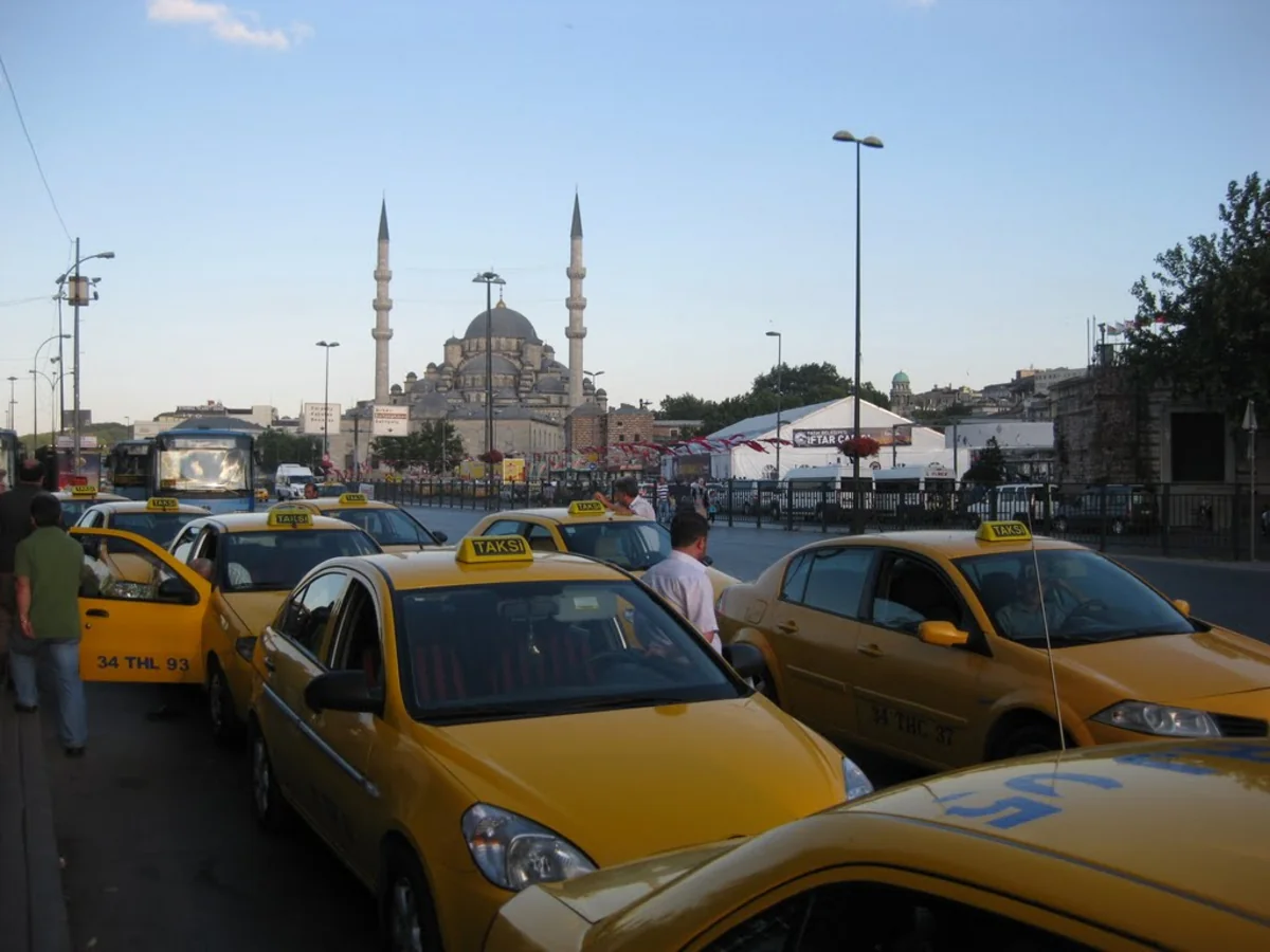 İstanbulda taksidən istifadə üçün minimum ödəniş məbləği müəyyən edilib