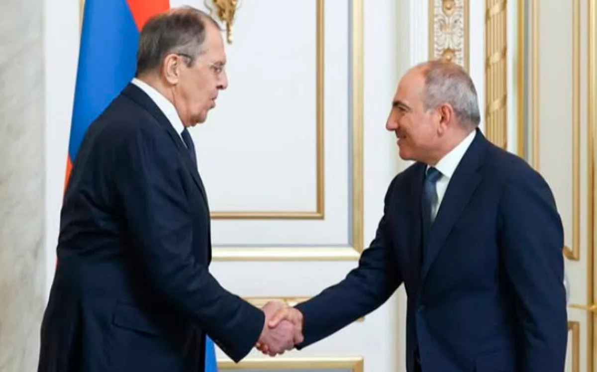 Lavrov İrəvanda Paşinyanla görüşüb