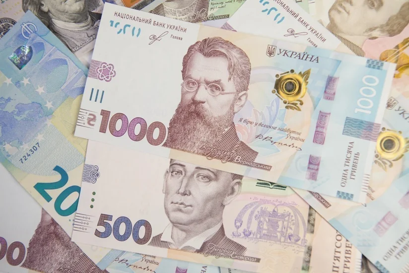 Ukraynada nazirlik öz əməkdaşlarına maaşı rəqəmsal qrivnada verəcək