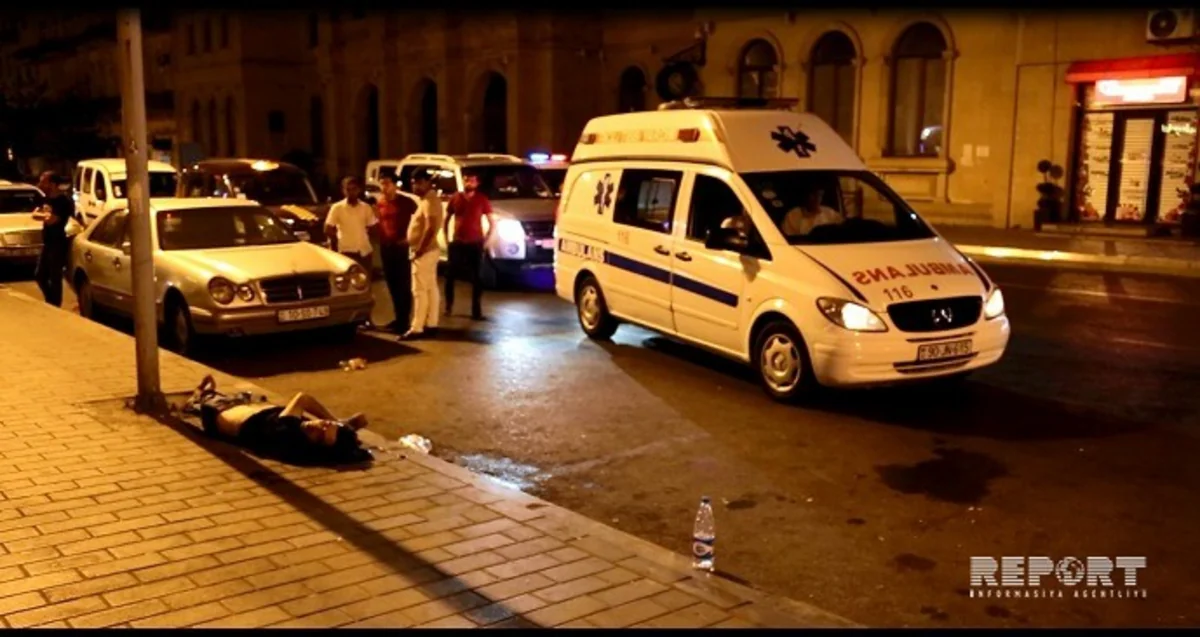 Bakıda sərxoş vəziyyətdə olan gənc oğlan küçədə ölüb - FOTO - VİDEO - YENİLƏNİB