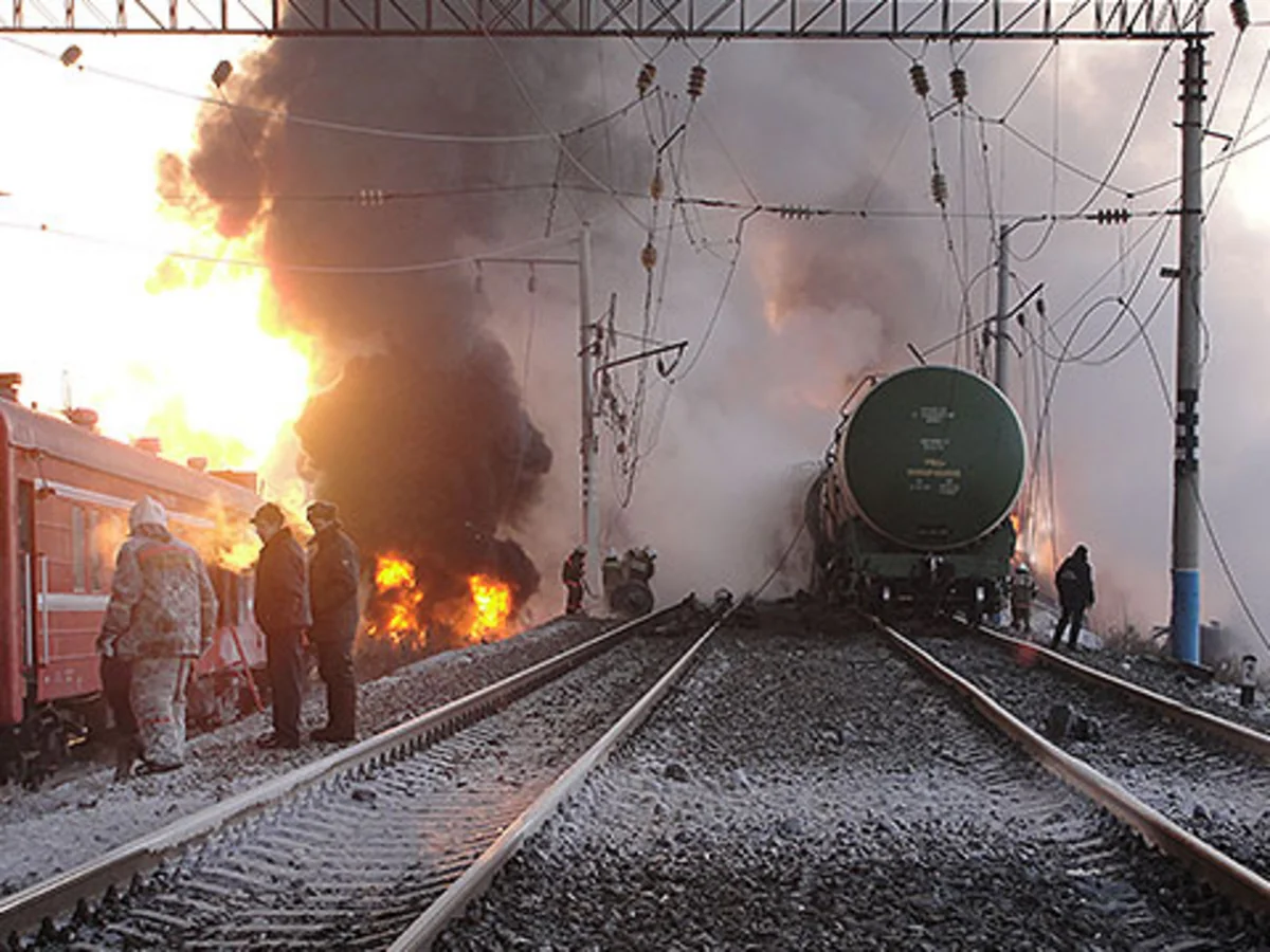 Şəmkirdə xam neft daşıyan qatarda yanğın baş verib
