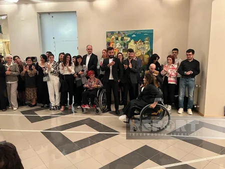 Bakıda fiziki məhdudiyyətli insanlar üçün xüsusi moda nümayişi keçirilib