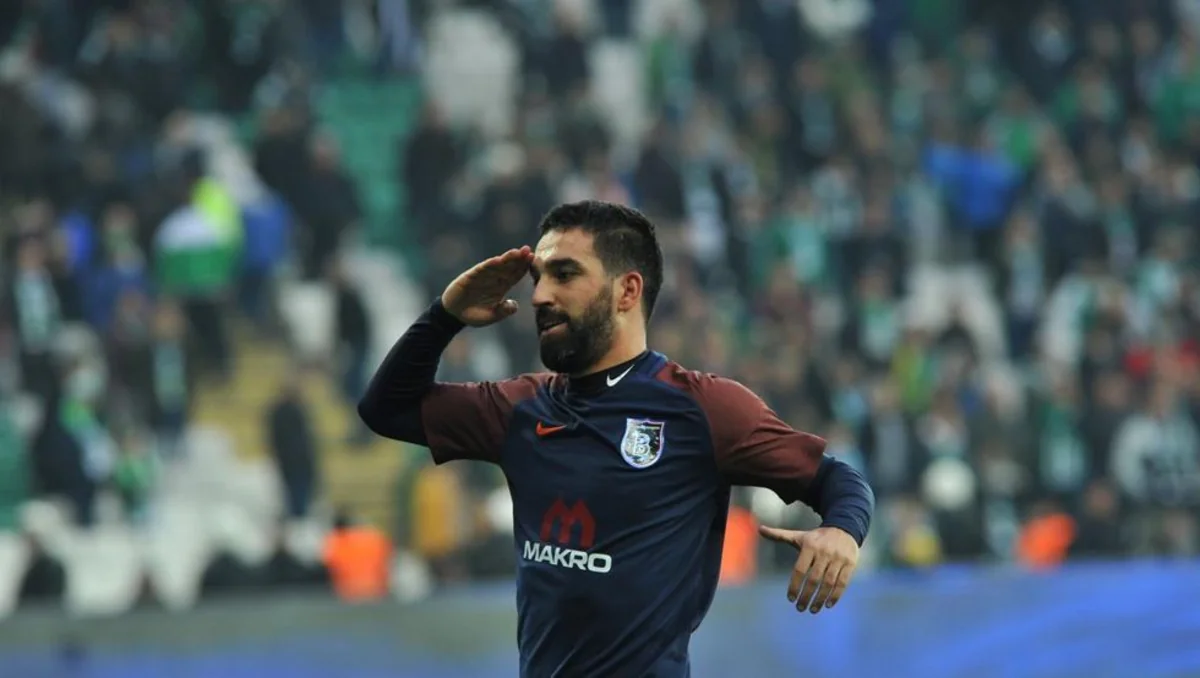 Башакшехир наказал Арду Турана