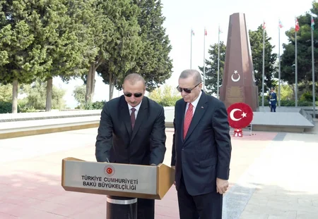 İlham Əliyev və Rəcəb Tayyib Ərdoğan Şəhidlər xiyabanını ziyarət ediblər
