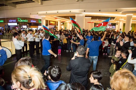 “CinemaPlus” Dövlət Bayrağı Günü münasibətilə parad təşkil edib - VİDEO