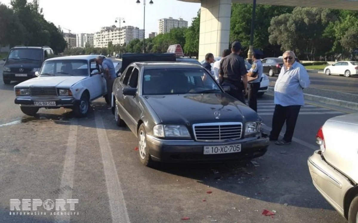 Bakıda üç avtomobil toqquşub