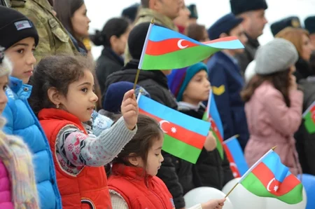 Müdafiə naziri: Azərbaycan ordusu qısa dövr ərzində düşmənə zərbələr vuraraq əsas istiqamətlərdə onu sarsıdıb