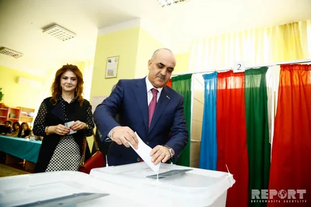 Səlim Müslümov Prezident seçkilərində səs verib