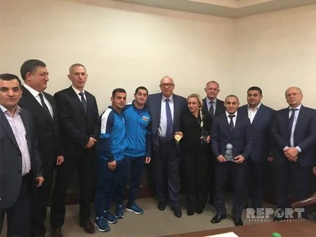 Cahangir Əsgərov dünya çempionatında yüksək nəticələr göstərmiş Azərbaycan ağırlıqqaldıranlarını mükafatlandırıb