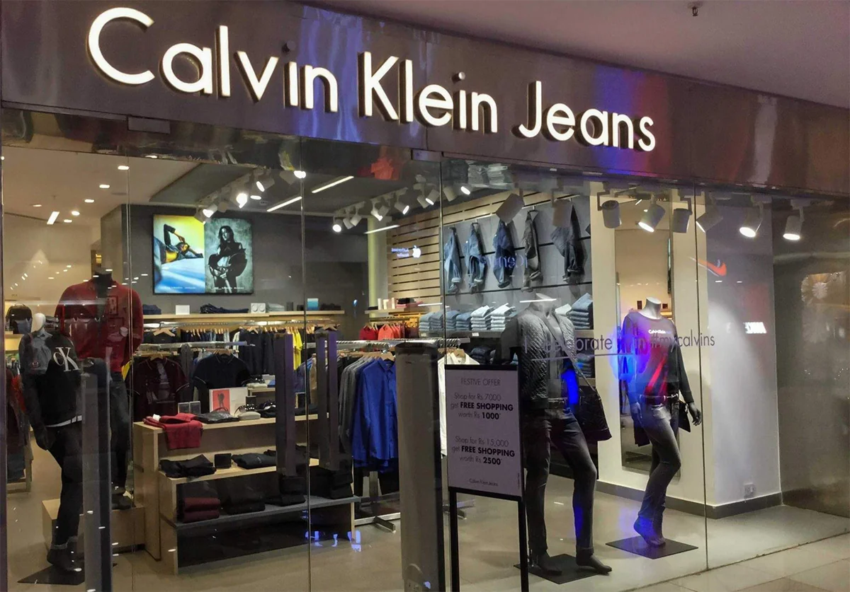 Calvin Klein и Tommy Hilfiger приостанавливают работу в России