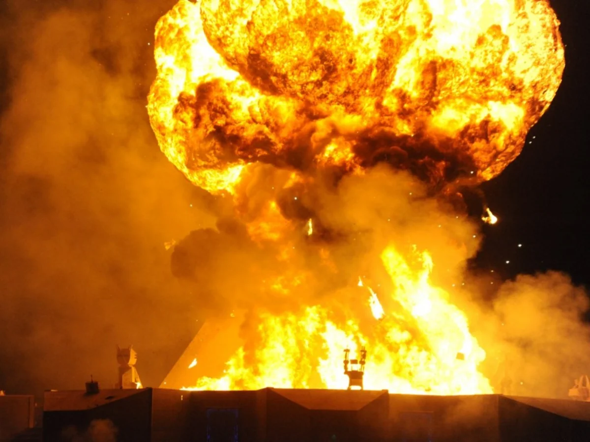 Liviyada hərbi dəniz məktəbində partlayış olub, ölənlər var