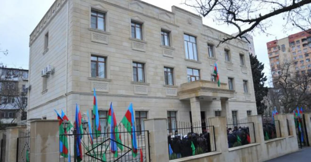 Dövlət Xidmətinin mülki işçilərinin aylıq vəzifə maaşları yeni redaksiyada təsdiqlənib