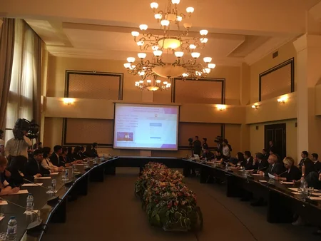 В Баку проходит презентация проекта электронного аукциона по приватизации госсобственности