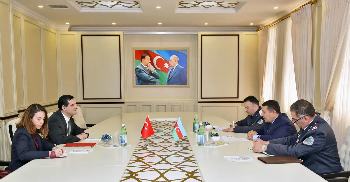 Dövlət Miqrasiya Xidmətinin rəisi Türkiyənin Azərbaycandakı səfiri ilə görüşüb
