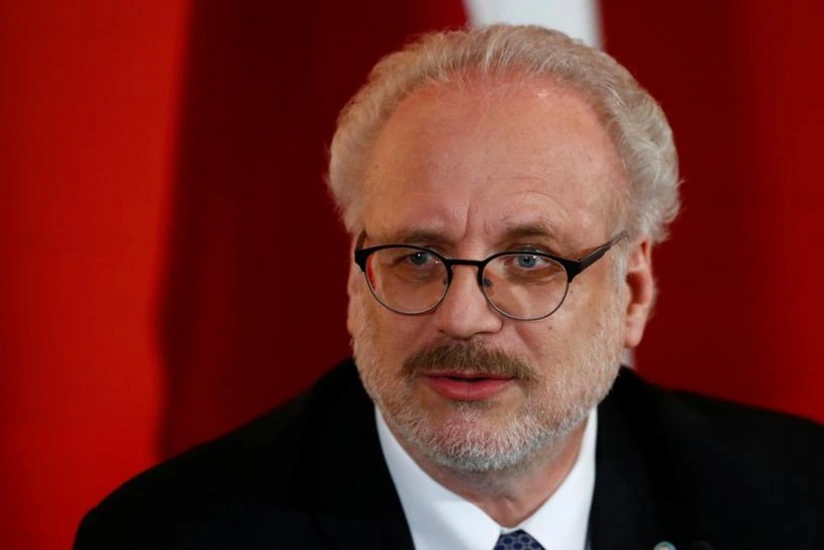 Latviya prezidenti yol qəzasına düşdü