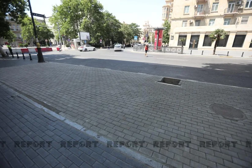 В Баку восстановлен тротуар на месте демонтированной незаконной парковки