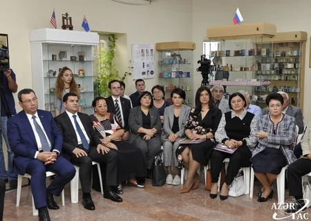 Mehriban Əliyevaya həsr olunmuş miniatür kitabın təqdimatı keçirilib