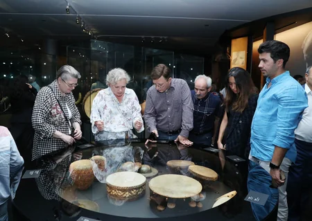 Heydər Əliyev Mərkəzində dünya xalqlarına məxsus ünikal musiqi alətlərinin sərgisi açılıb - VİDEO