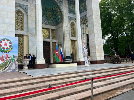 Под открытым небом в павильоне Азербайджан на ВДНХ отметили День независимости